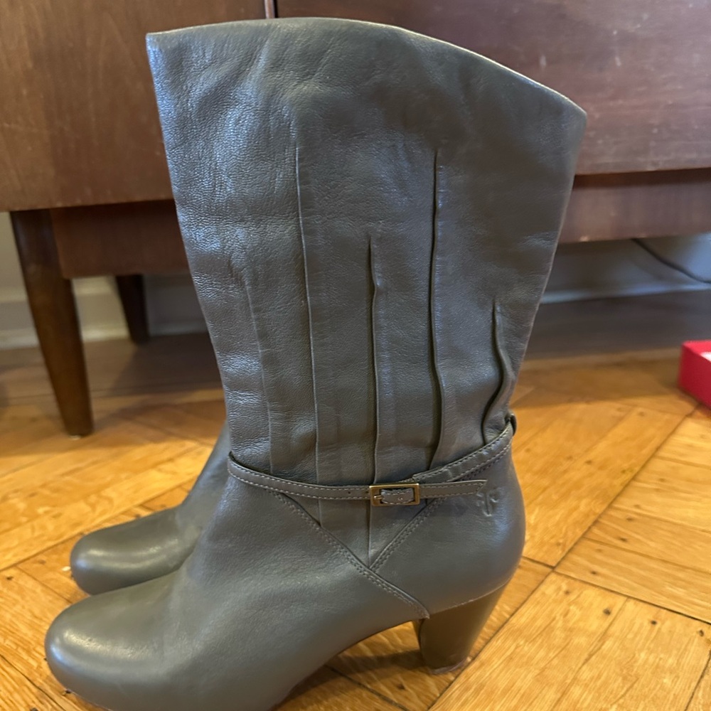 Frye Lisa vintage style boots size 7.5
